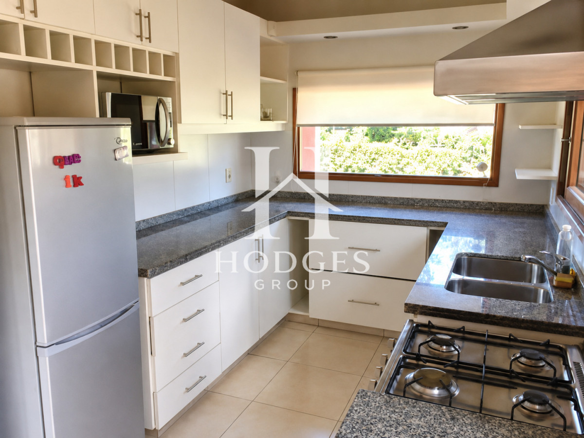 Casa ID.573 - Casa de 4 Dormitorios, Piscina Climatizada y Barbacoa a solo 500 metros del mar - Playa Mansa, Punta del Este