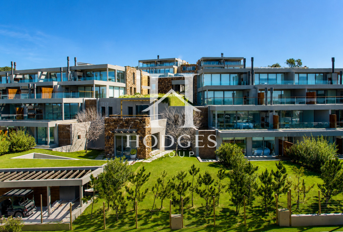 Apartamento ID.406 - Apartamento de 3 Dormitorios, Parrillero de uso exclusivo y Jardín en Punta Ballena, Punta del Este