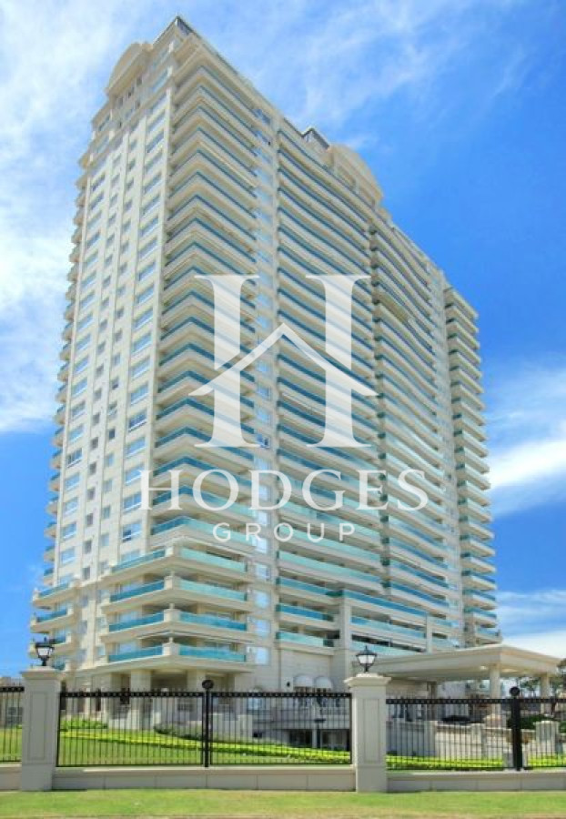 Apartamento ID.483 - Excelente apartamento de 3 Dormitorios y Dependencia en torre Le Jardin de Playa Mansa, Punta del Este
