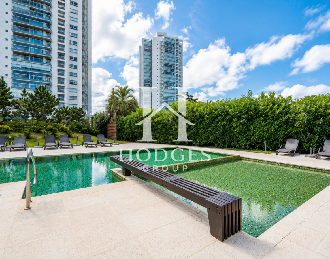 Apartamento ID.353 - Oportunidad en Venta, Apartamento De 2 Dormitorios y Parrillero En Playa Mansa, Punta Del Este