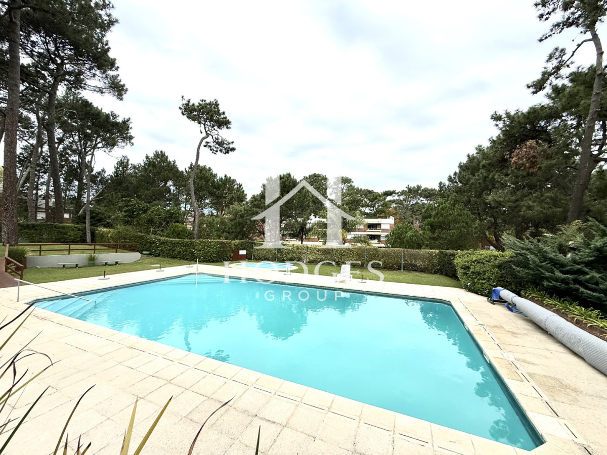 Apartamento ID.266 - Apartamento en venta playa Mansa de 4 dormitorios y amplia terraza con parrillero propio 