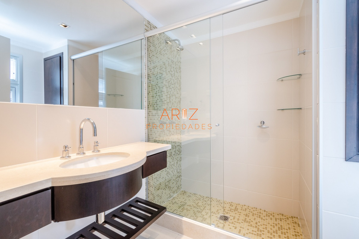 Apartamento ID.1135 - Moderno Apartamento de 3 Dormitorio y Dependencia Frente al Mar, Playa Brava