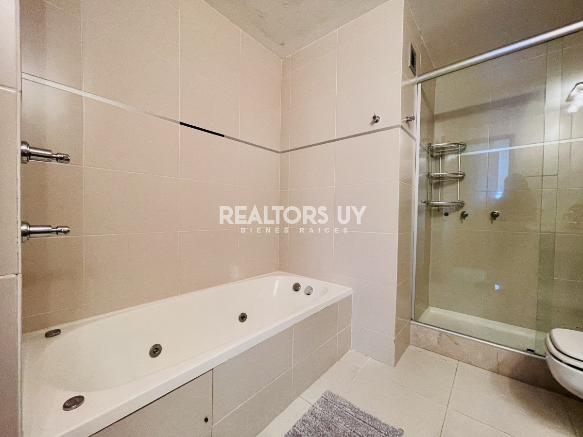 Apartamento ID.538 - Excelente Apartamento de 2 Dormitorios con Vista al Mar, Playa Mansa