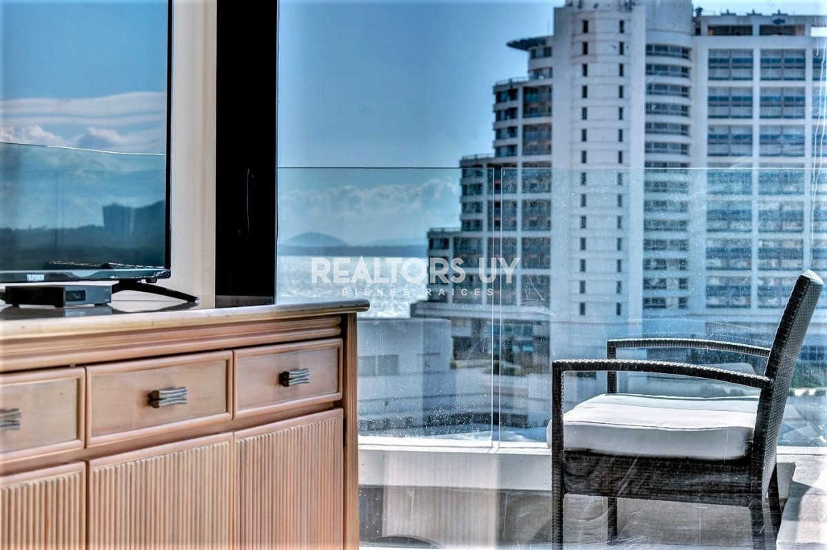 Apartamento ID.328 - Venta y alquiler temporal de apartamento de dos dormitorios en edificio Art Tower, La Pastora, Punta del Este