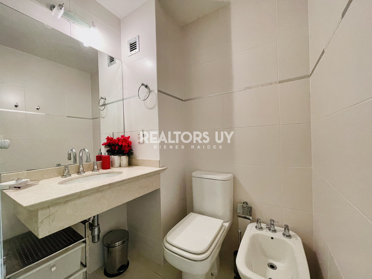 Apartamento ID.538 - Excelente Apartamento de 2 Dormitorios con Vista al Mar, Playa Mansa