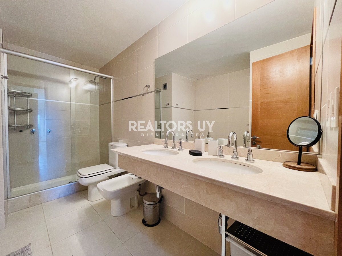 Apartamento ID.538 - Excelente Apartamento de 2 Dormitorios con Vista al Mar, Playa Mansa