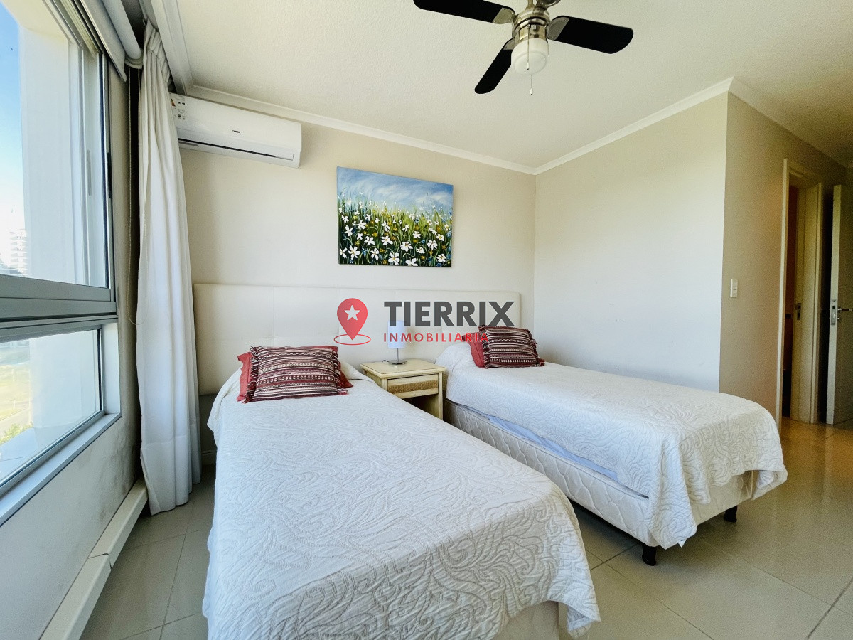 Apartamento ID.166 - OCEAN DRIVE I Venta y alquiler temporal de apartamento de tres dormitorios más dependencia de servicio en Torre de categoría a pasos de playa Brava