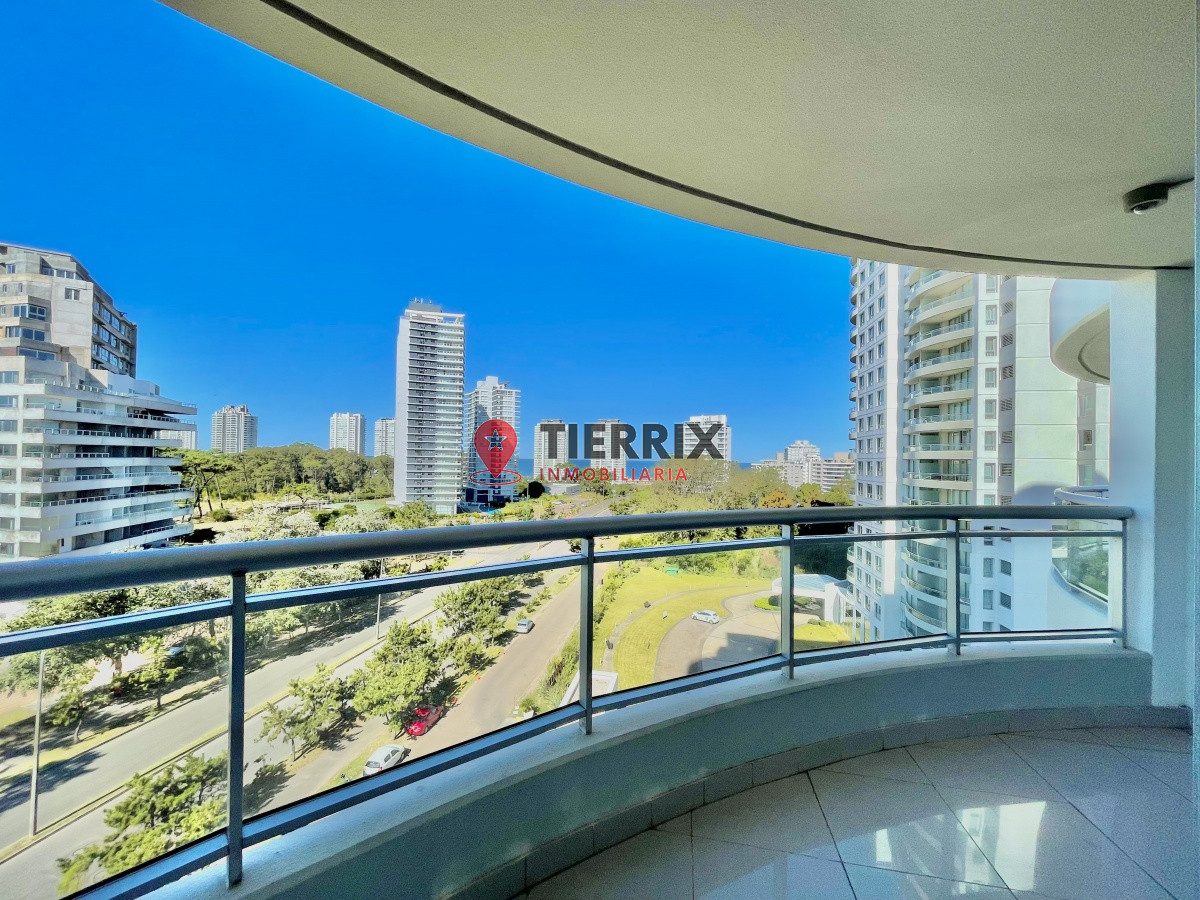 Apartamento ID.166 - OCEAN DRIVE I Venta y alquiler temporal de apartamento de tres dormitorios más dependencia de servicio en Torre de categoría a pasos de playa Brava