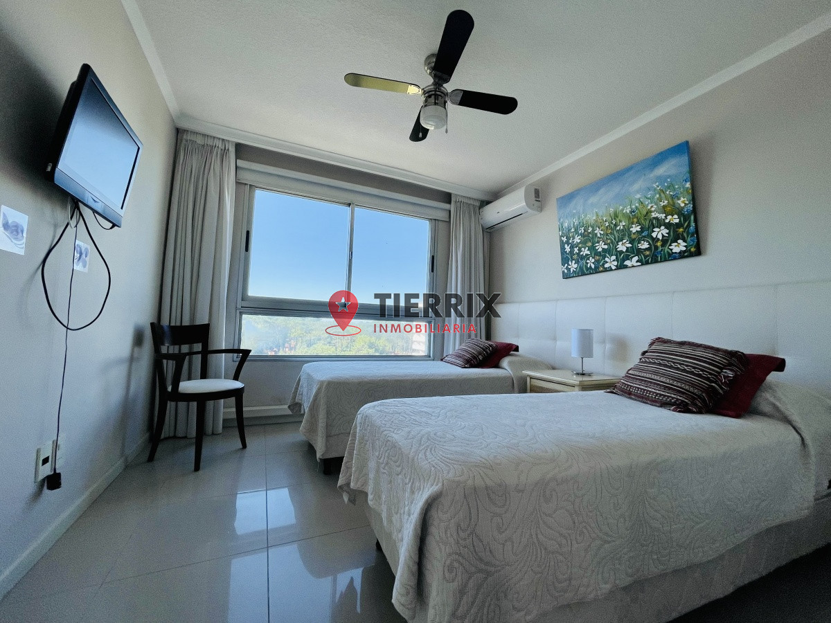 Apartamento ID.166 - OCEAN DRIVE I Venta y alquiler temporal de apartamento de tres dormitorios más dependencia de servicio en Torre de categoría a pasos de playa Brava