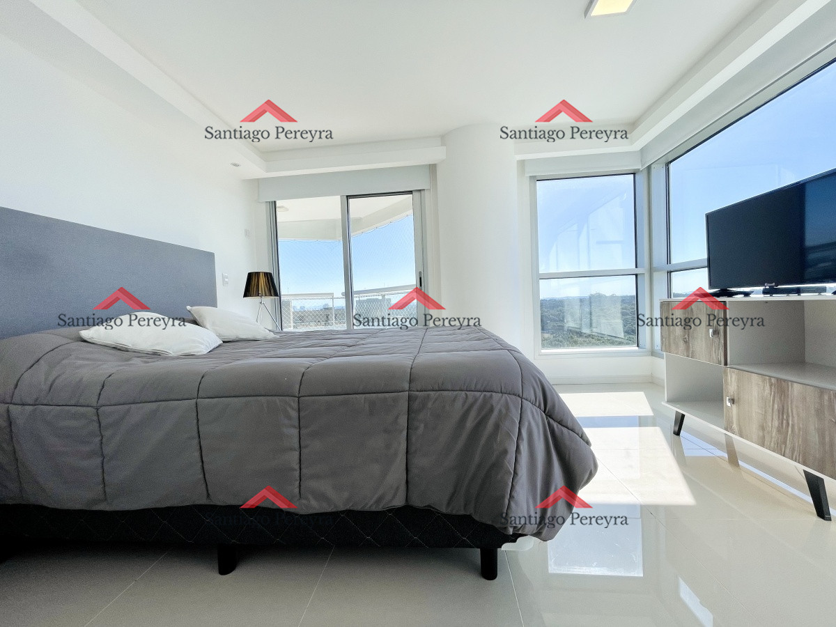 Apartamento ID.15867 - Apartamento de 2 Dormitorios y Dependencia, Parrillero en Playa Brava - Punta del Este