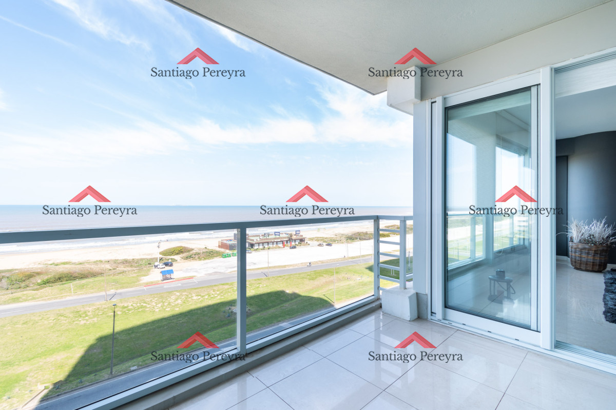 Apartamento ID.13095 - Moderno Apartamento sobre playa Brava en torre Le Parc, cuenta con dos dormitorios más dependencia de servicio. Punta del Este