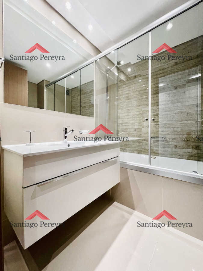 Apartamento ID.15594 - Apartamento de 2 Dormitorios y Parrillero con Vista al Mar en Playa Brava, Look Tower