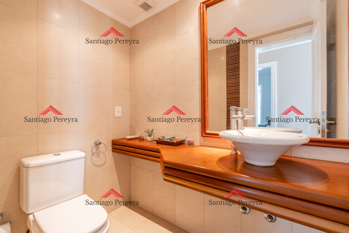 Apartamento ID.14005 - Moderno Apartamento de 3 Dormitorios a Pocas Cuadras del Mar En Venta, Playa Brava