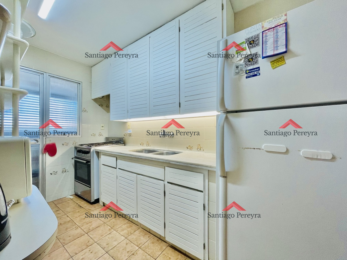 Apartamento ID.16374 - Apartamento de 3 Dormitorios en Playa Mansa con Vista al Mar en Venta!
