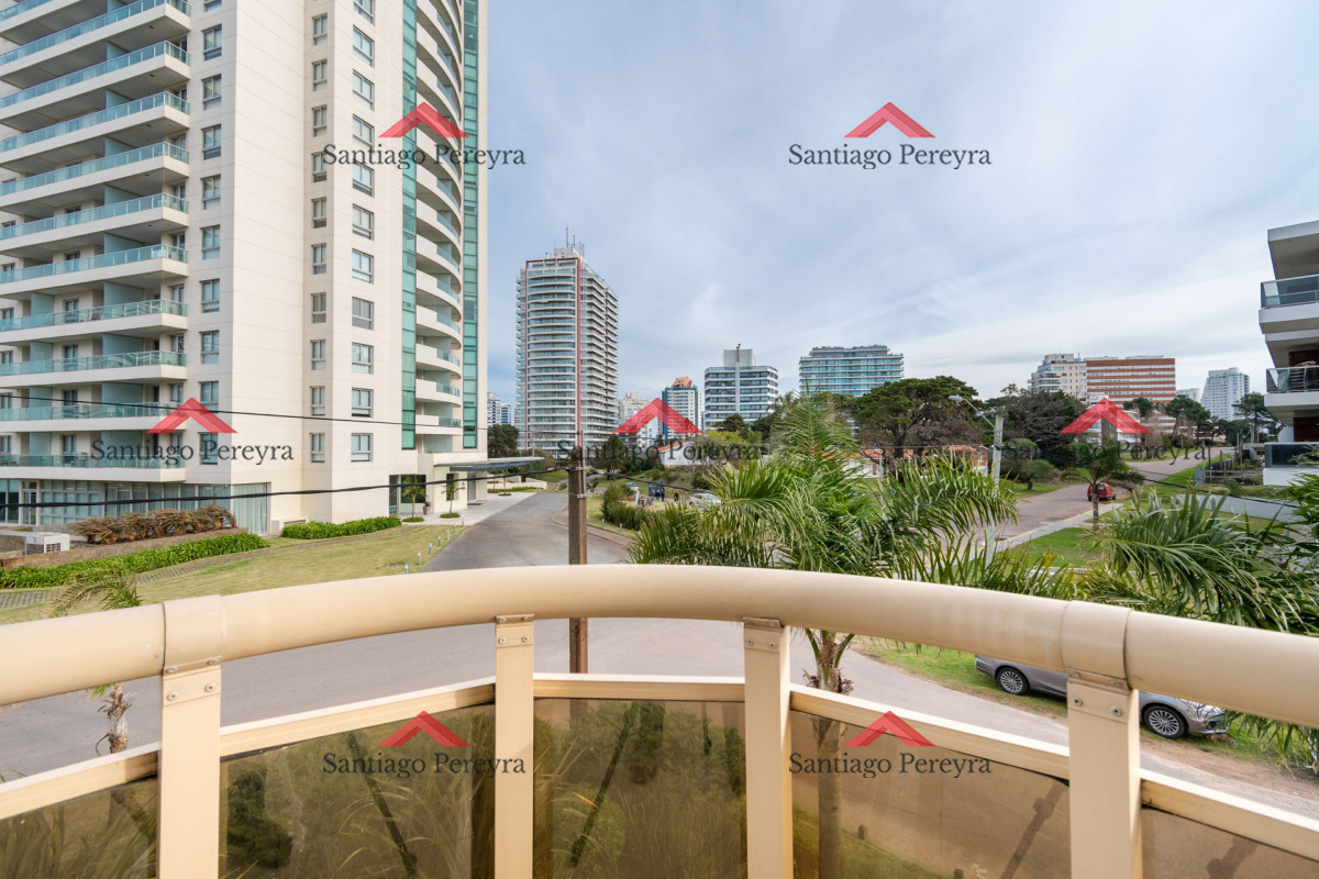 Apartamento ID.14005 - Moderno Apartamento de 3 Dormitorios a Pocas Cuadras del Mar En Venta, Playa Brava
