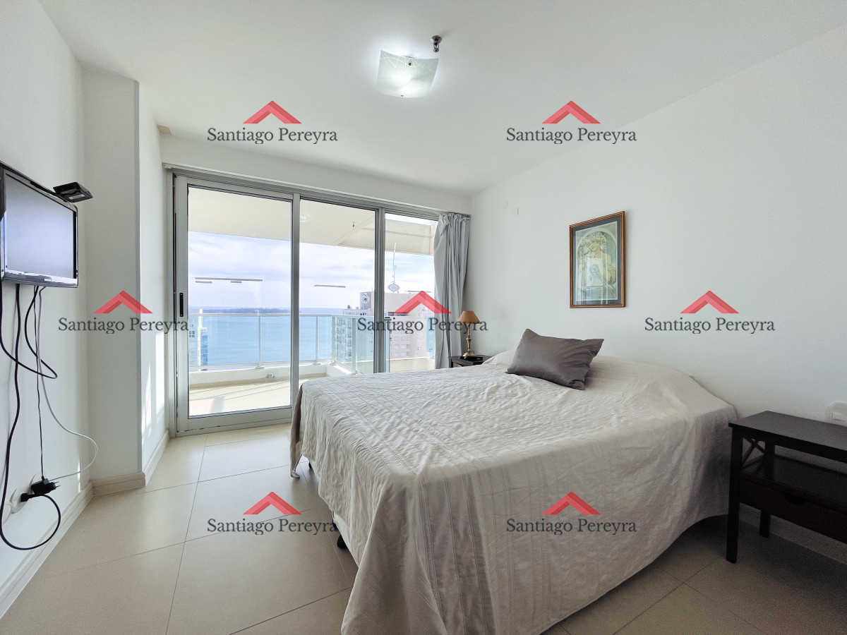 Apartamento ID.16375 - Apartamento de 2 Dormitorios, Vista al Mar y Parrillero en Playa Mansa, Venta