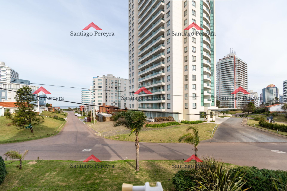 Apartamento ID.14005 - Moderno Apartamento de 3 Dormitorios a Pocas Cuadras del Mar En Venta, Playa Brava