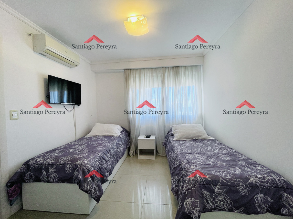 Apartamento ID.16862 - Moderno Apartamento de 2 Dormitorios en Venta, Playa Mansa 