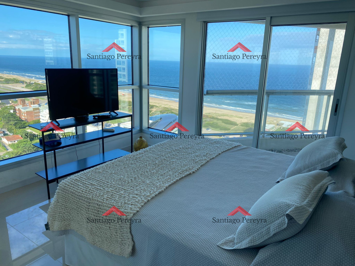 Apartamento ID.16779 - Venta de gran apartamento de 3 dormitorios con parrillero propio en Playa Brava, Punta del Este