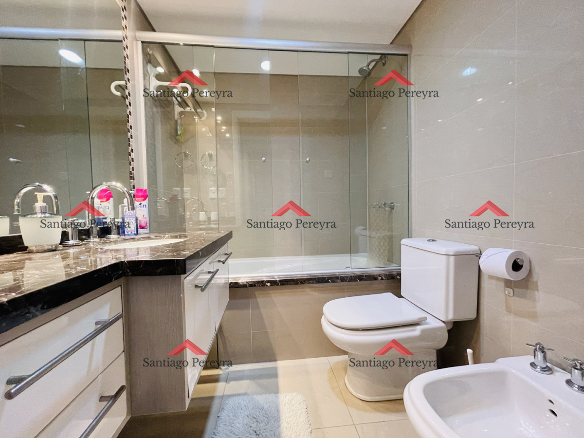 Apartamento ID.16862 - Moderno Apartamento de 2 Dormitorios en Venta, Playa Mansa 