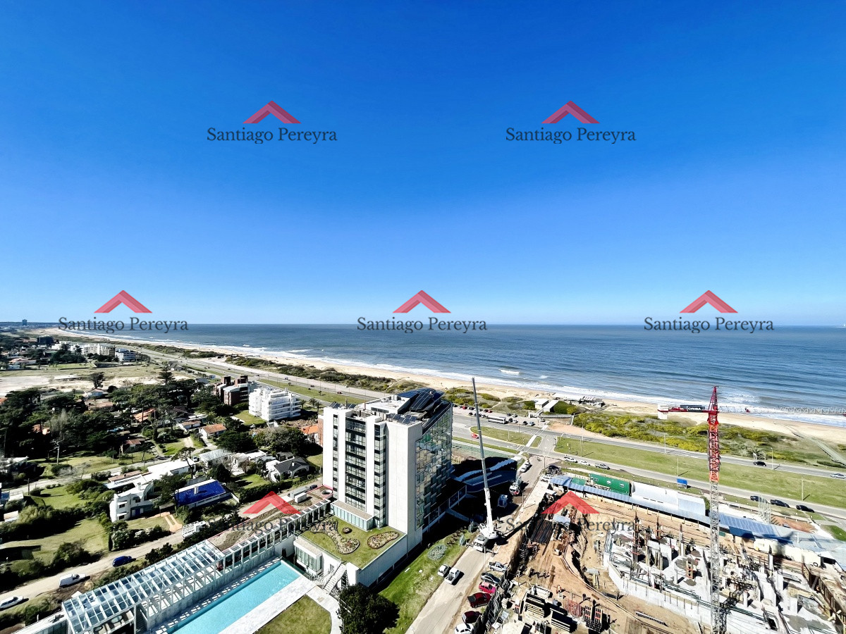 Apartamento ID.15867 - Apartamento de 2 Dormitorios y Dependencia, Parrillero en Playa Brava - Punta del Este