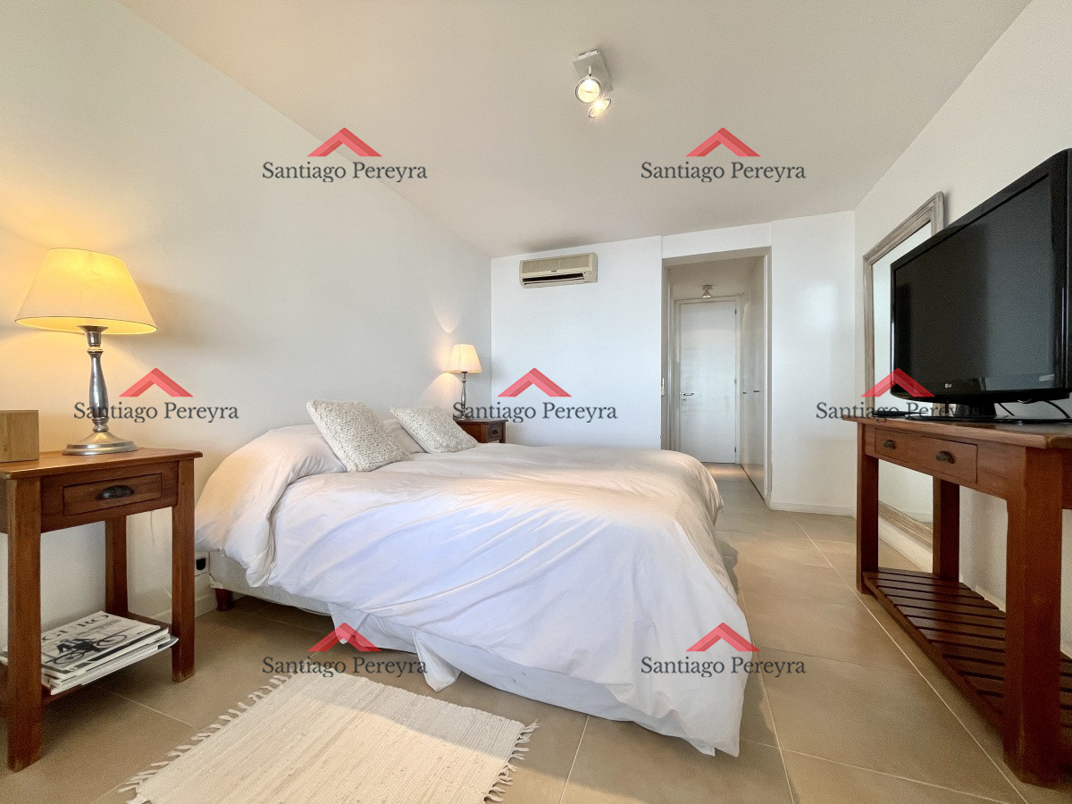 Apartamento ID.14647 - Apartamento de 2 Dormitorios con Parrillero y Vista al Mar en Punta Ballena