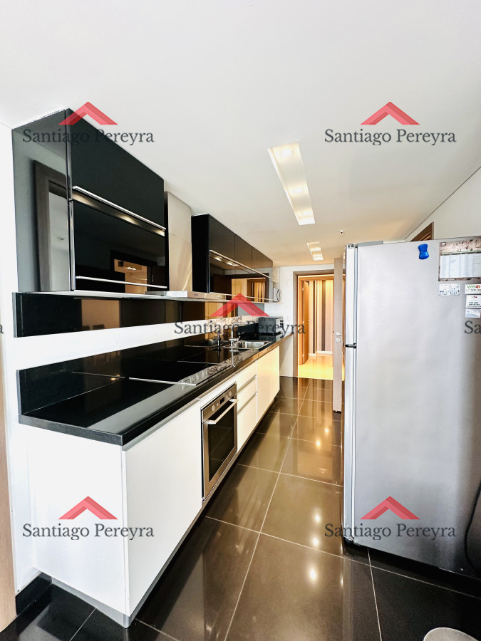 Apartamento ID.15895 - Oportunidad de venta apartamento de 3 dormitorios mas dependencia Playa Brava, Punta del Este