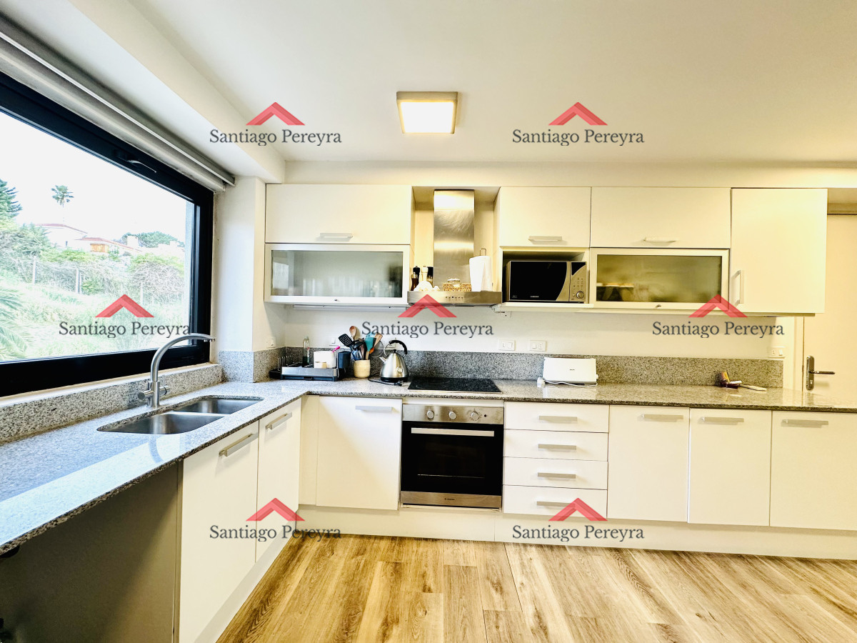 Apartamento ID.16576 - Alquiler temporario de magnífico apartamento de 3 dormitorios más dependencia en Punta Ballena 