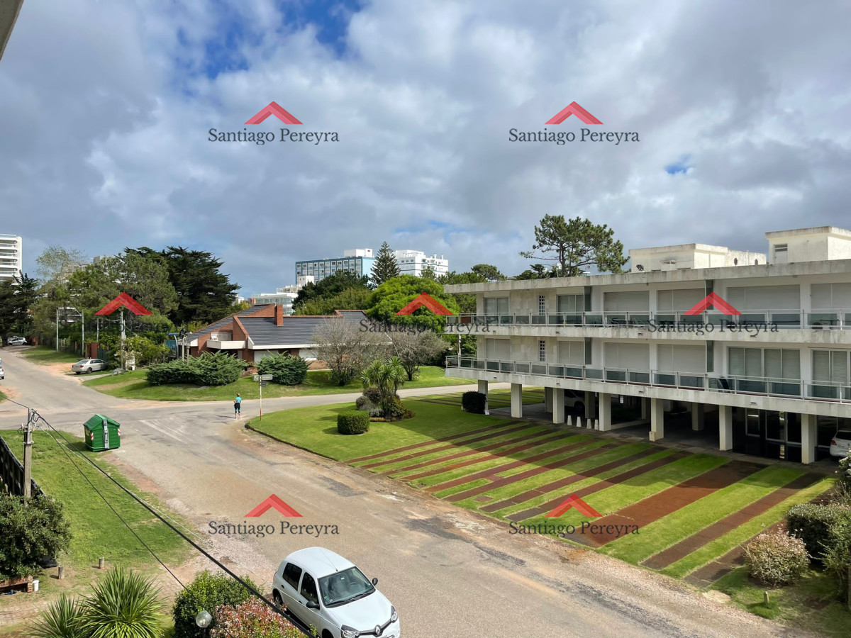 Apartamento ID.13480 - Apartamento de 2 Dormitorios en Aidy Grill a Pocos Metros de Playa Brava - Venta
