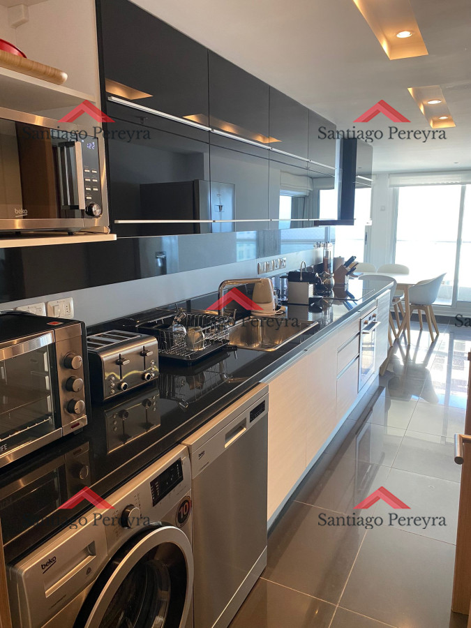 Apartamento ID.16779 - Venta de gran apartamento de 3 dormitorios con parrillero propio en Playa Brava, Punta del Este