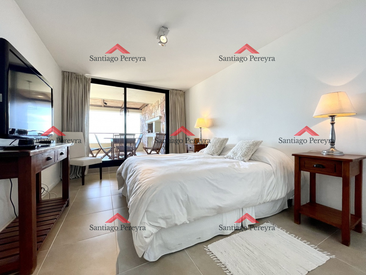 Apartamento ID.14647 - Apartamento de 2 Dormitorios con Parrillero y Vista al Mar en Punta Ballena