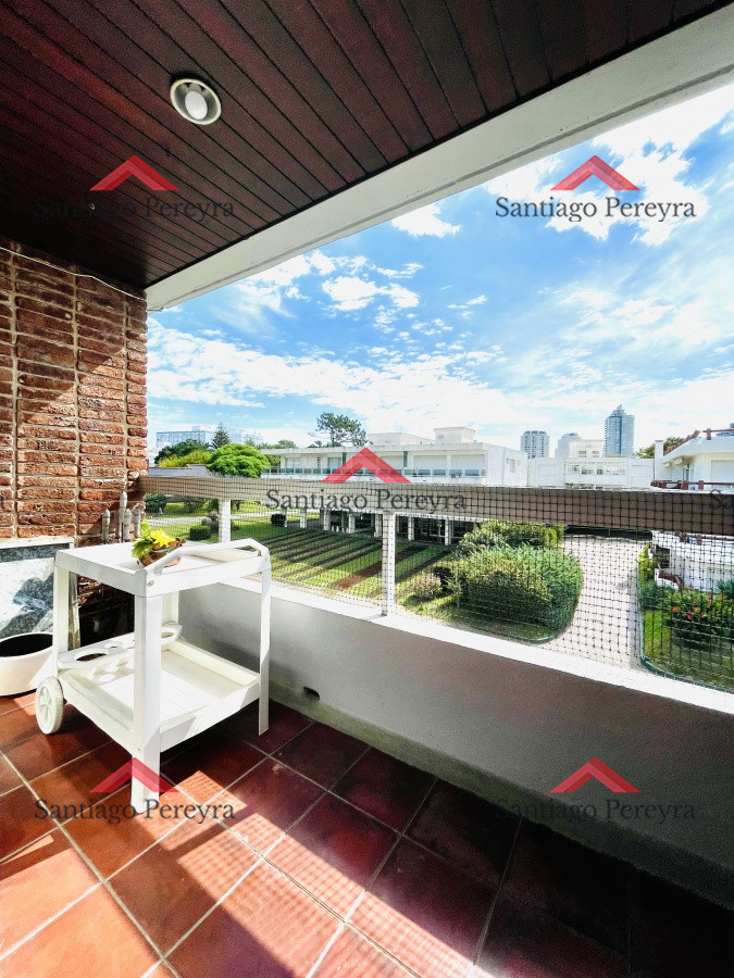 Apartamento ID.13480 - Apartamento de 2 Dormitorios en Aidy Grill a Pocos Metros de Playa Brava - Venta