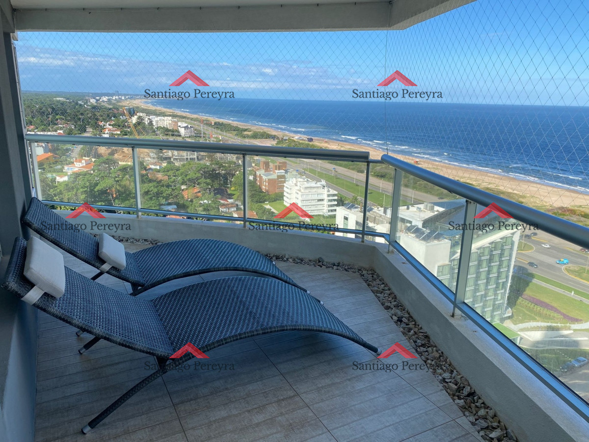 Apartamento ID.16779 - Venta de gran apartamento de 3 dormitorios con parrillero propio en Playa Brava, Punta del Este