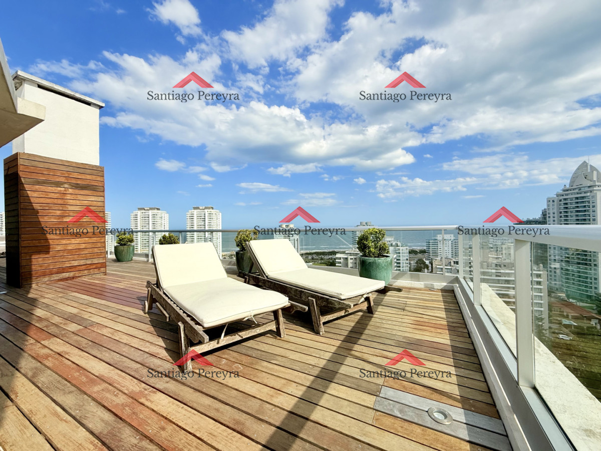 Apartamento ID.16860 - Apartamento Penthouse finamente decorado de 3 dormitorios con parrillero propio en alquiler temporario, Roosevelt Brava, Punta del Este