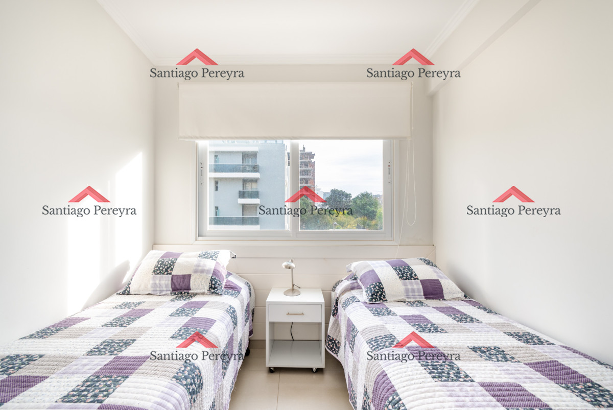 Apartamento ID.14005 - Moderno Apartamento de 3 Dormitorios a Pocas Cuadras del Mar En Venta, Playa Brava