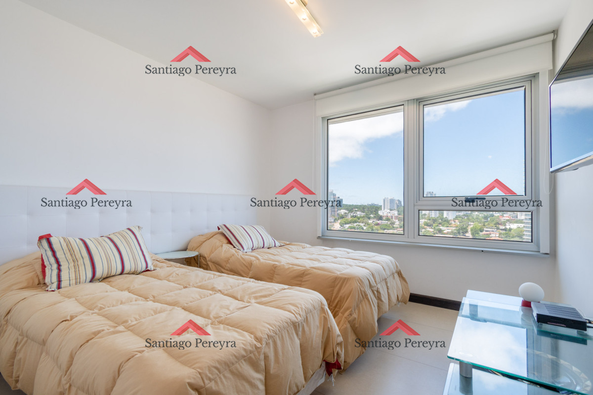 Apartamento ID.7833 - Excelente Apartamento de 3 Dormitorios con Vista al Mar - Venta Punta del Este