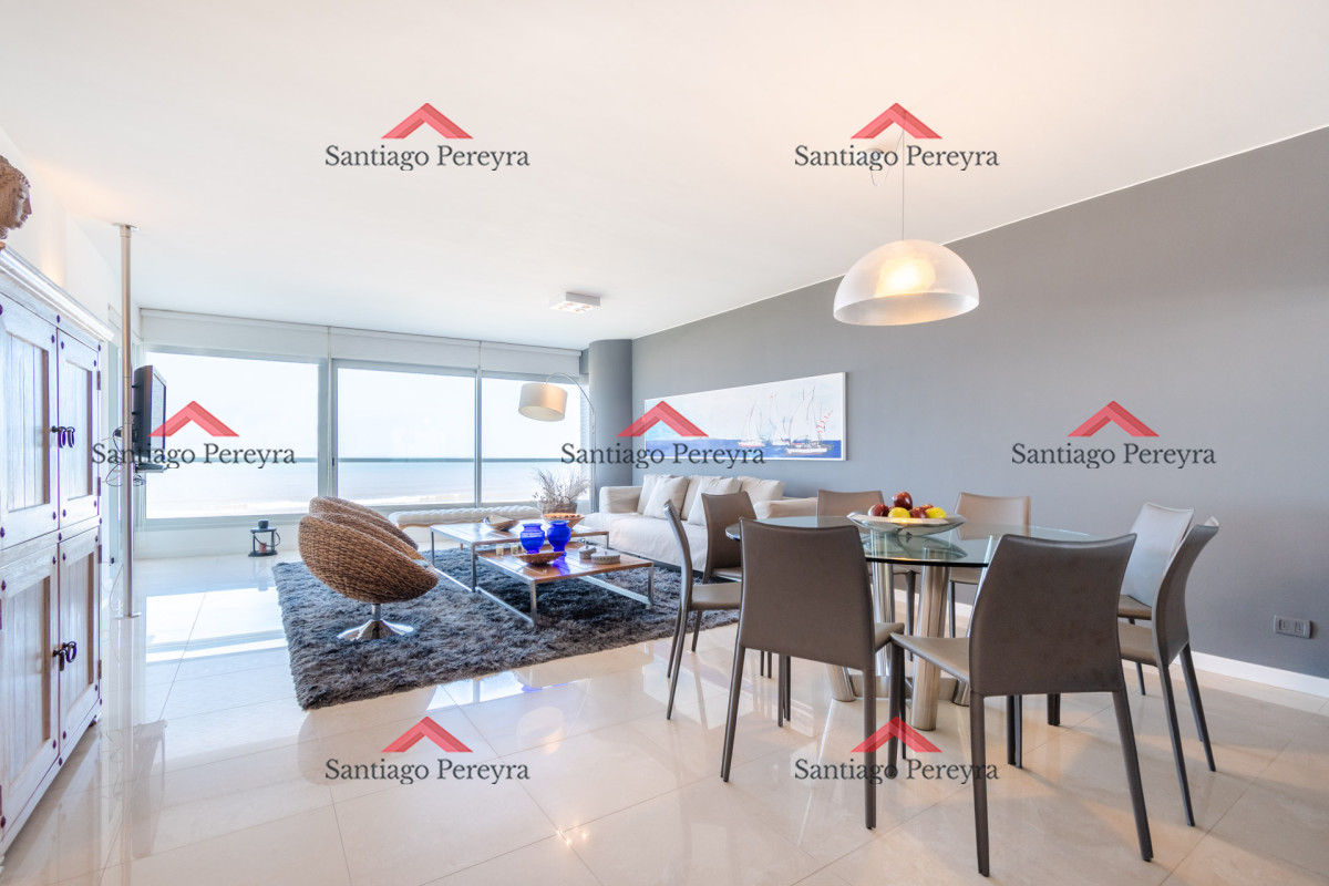 Apartamento ID.13095 - Moderno Apartamento sobre playa Brava en torre Le Parc, cuenta con dos dormitorios más dependencia de servicio. Punta del Este