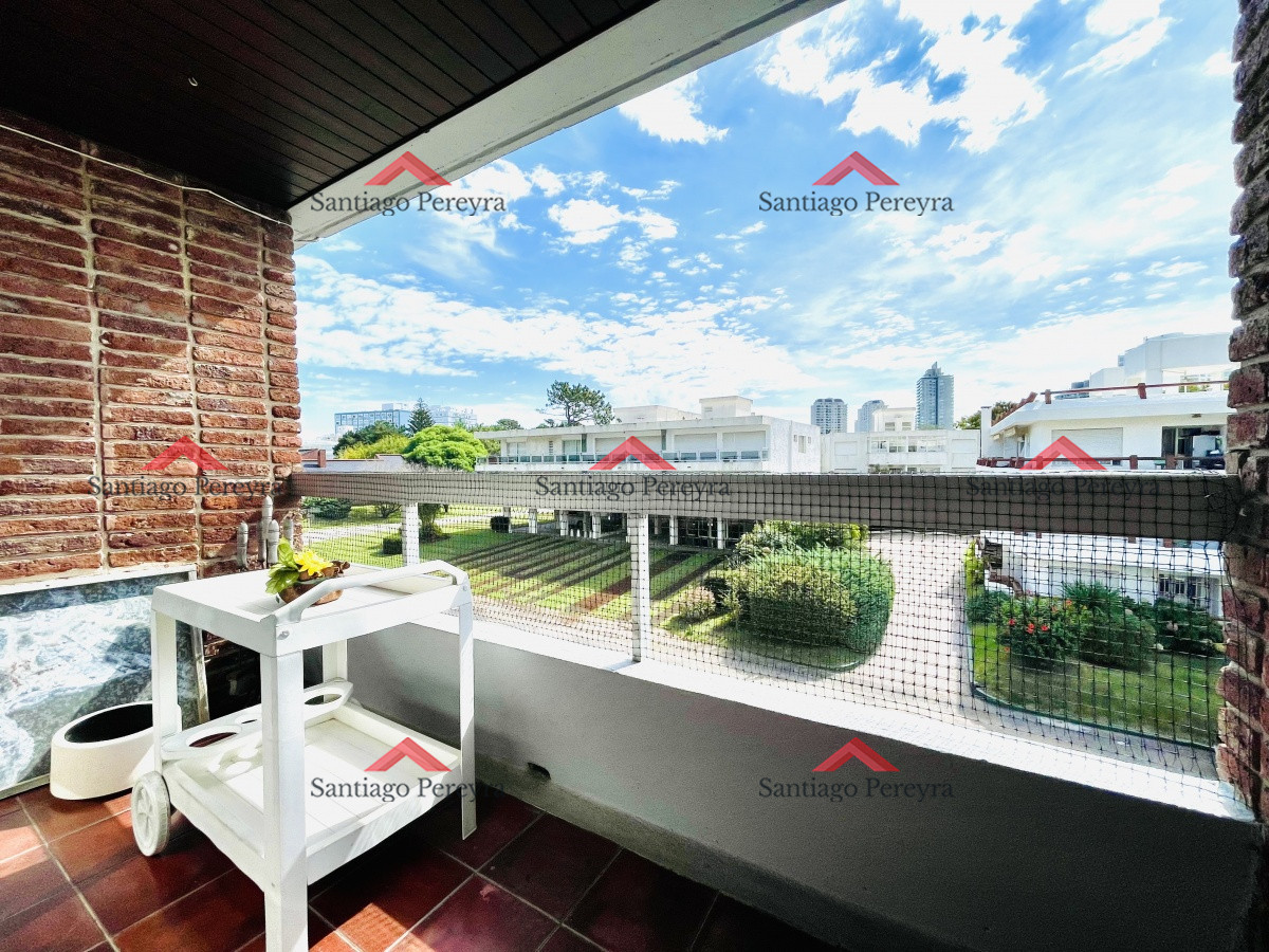 Apartamento ID.13480 - Apartamento de 2 Dormitorios en Aidy Grill a Pocos Metros de Playa Brava - Venta