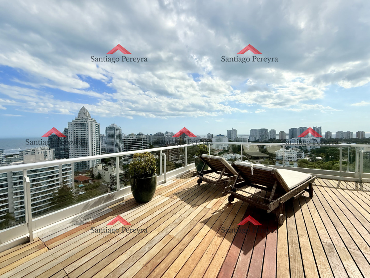Apartamento ID.16860 - Apartamento Penthouse finamente decorado de 3 dormitorios con parrillero propio en alquiler temporario, Roosevelt Brava, Punta del Este
