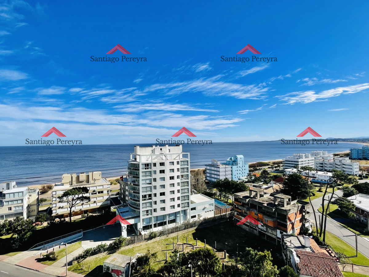 Apartamento ID.16374 - Apartamento de 3 Dormitorios en Playa Mansa con Vista al Mar en Venta!