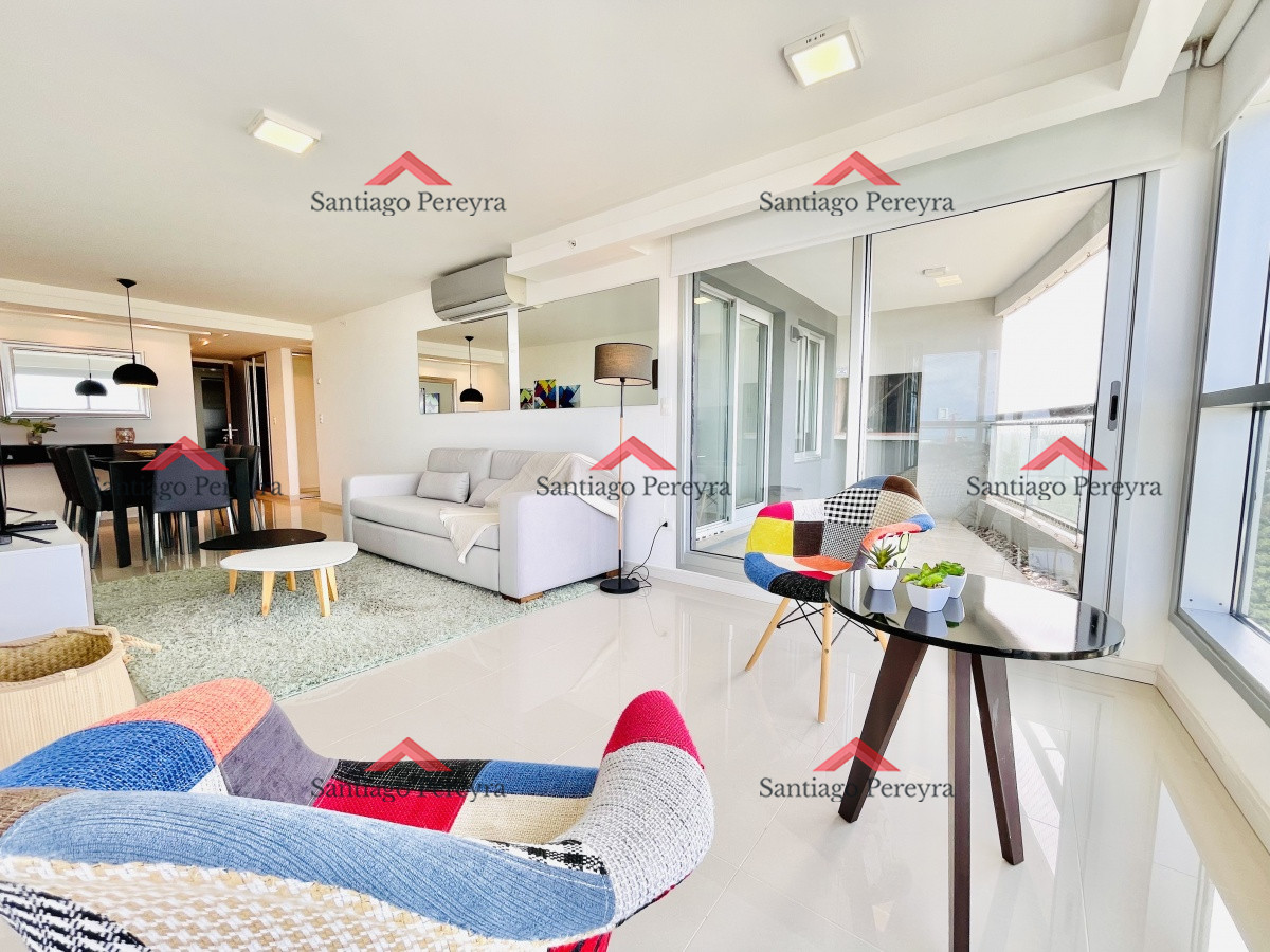 Apartamento ID.15867 - Apartamento de 2 Dormitorios y Dependencia, Parrillero en Playa Brava - Punta del Este