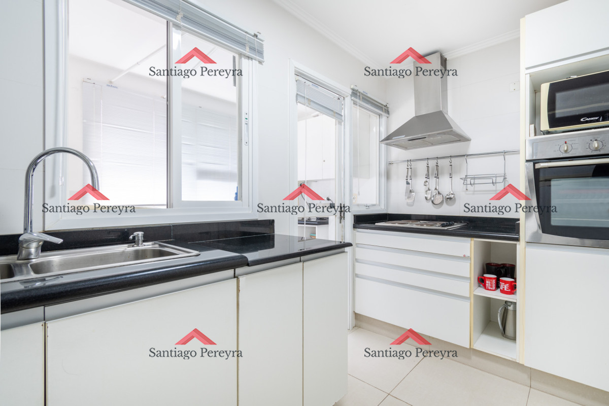 Apartamento ID.14005 - Moderno Apartamento de 3 Dormitorios a Pocas Cuadras del Mar En Venta, Playa Brava
