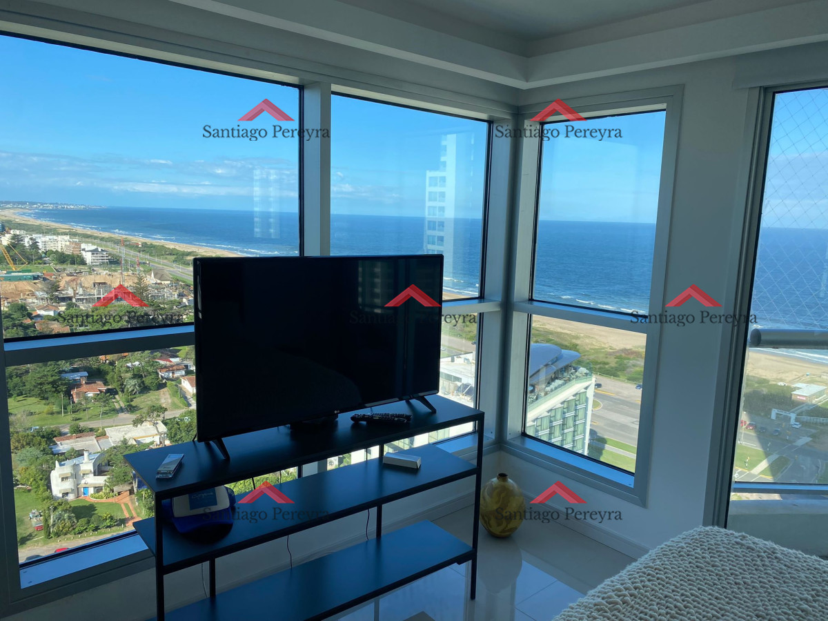 Apartamento ID.16779 - Venta de gran apartamento de 3 dormitorios con parrillero propio en Playa Brava, Punta del Este