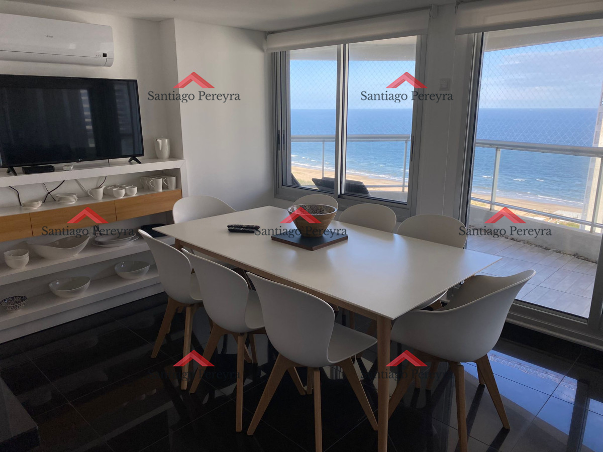 Apartamento ID.16779 - Venta de gran apartamento de 3 dormitorios con parrillero propio en Playa Brava, Punta del Este