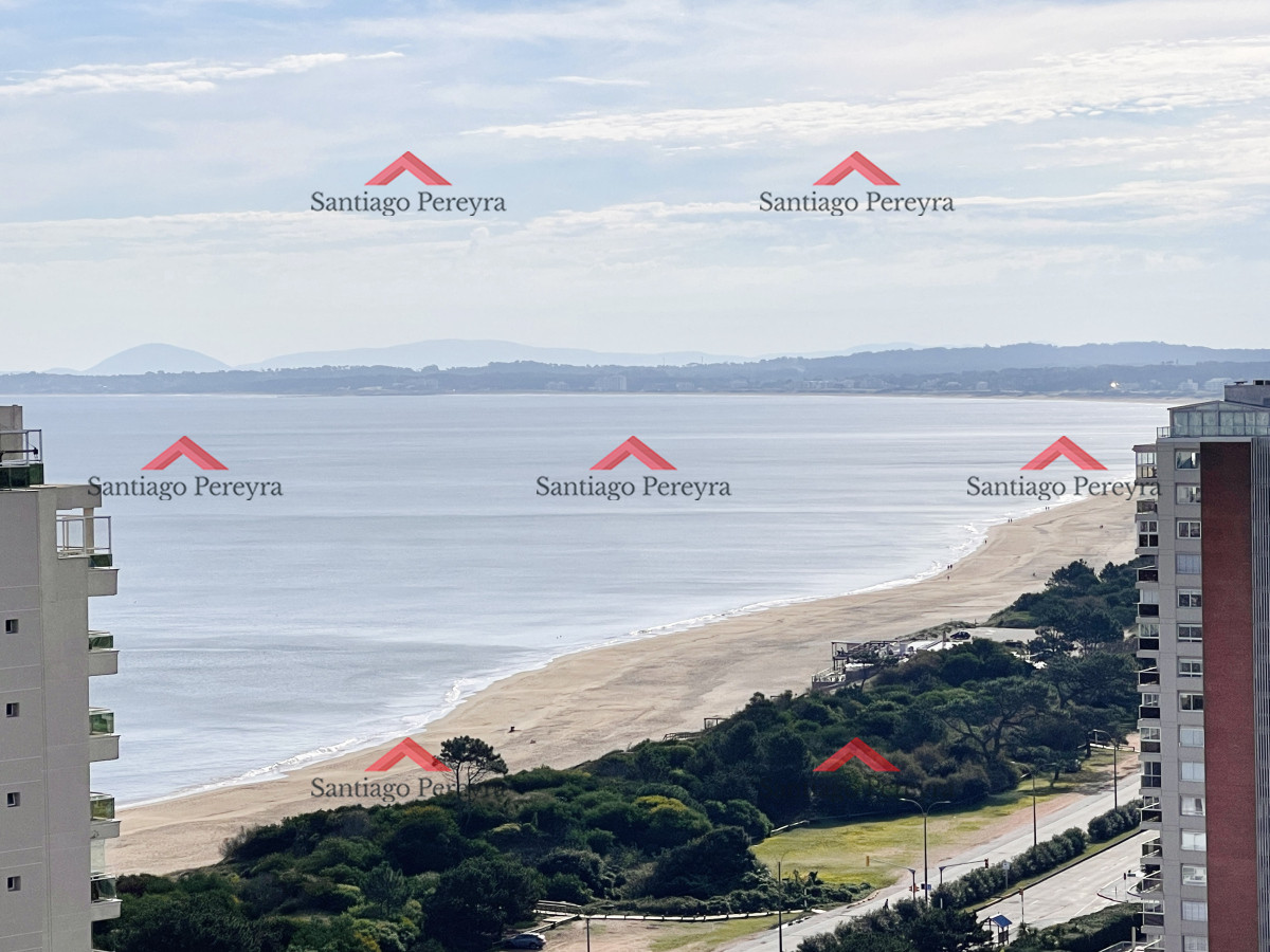 Apartamento ID.16375 - Apartamento de 2 Dormitorios, Vista al Mar y Parrillero en Playa Mansa, Venta