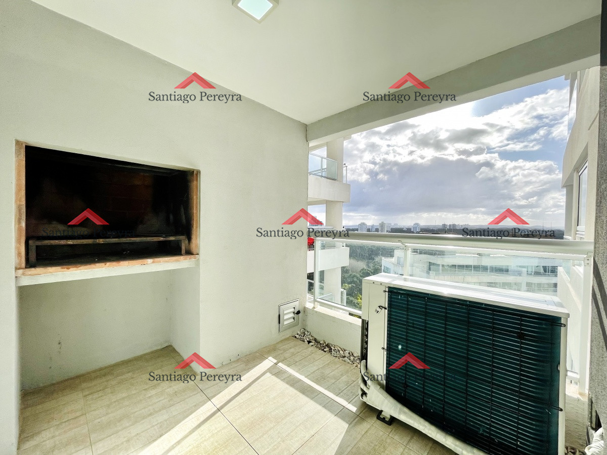 Apartamento ID.15594 - Apartamento de 2 Dormitorios y Parrillero con Vista al Mar en Playa Brava, Look Tower