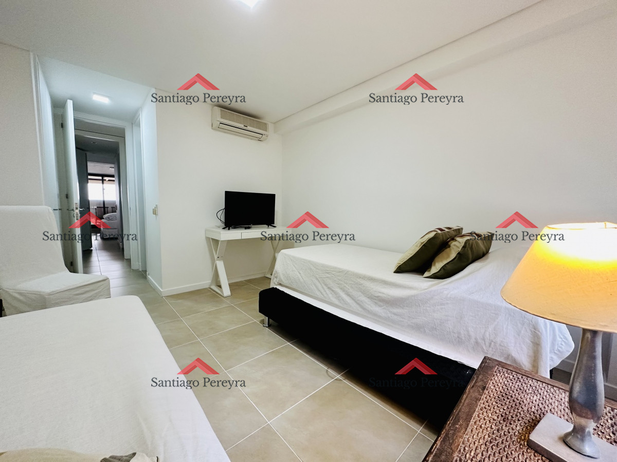 Apartamento ID.14647 - Apartamento de 2 Dormitorios con Parrillero y Vista al Mar en Punta Ballena