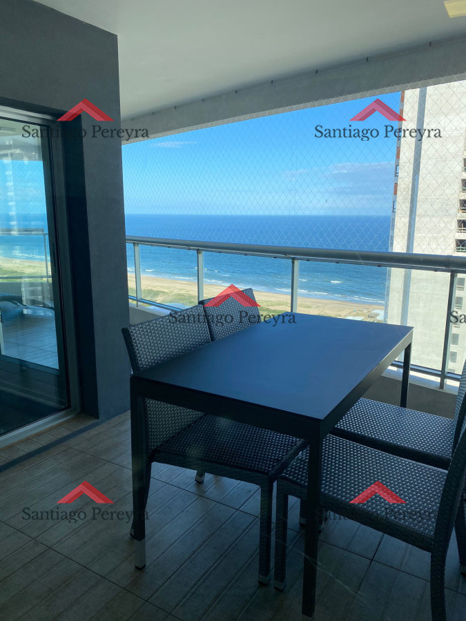 Apartamento ID.16779 - Venta de gran apartamento de 3 dormitorios con parrillero propio en Playa Brava, Punta del Este