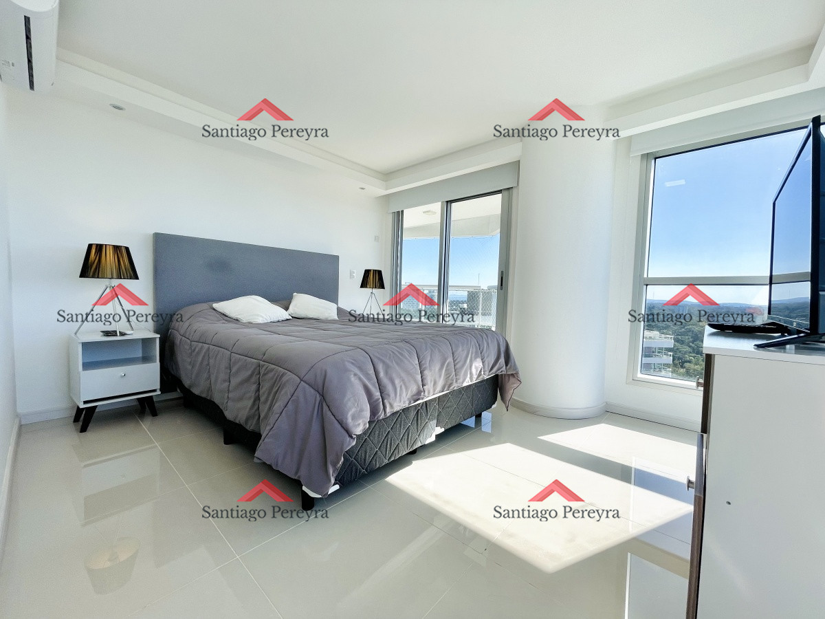 Apartamento ID.15867 - Apartamento de 2 Dormitorios y Dependencia, Parrillero en Playa Brava - Punta del Este