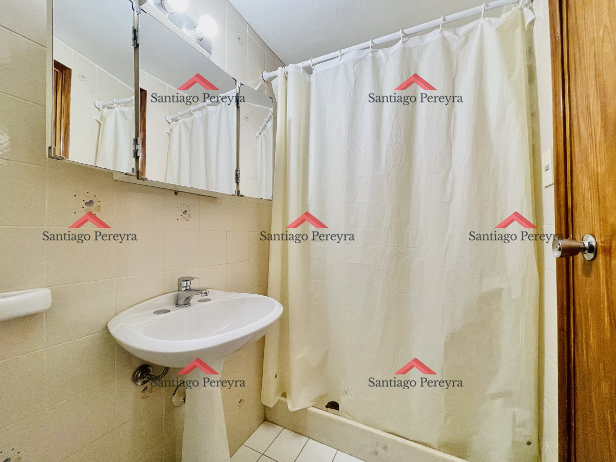 Apartamento ID.16374 - Apartamento de 3 Dormitorios en Playa Mansa con Vista al Mar en Venta!